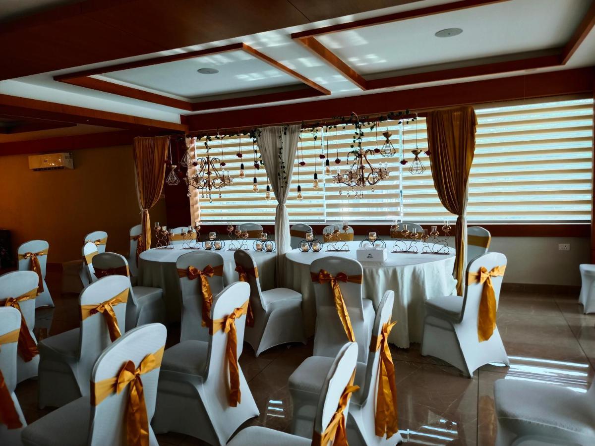 River Terrace Resort&Spa Kochi Exterior foto